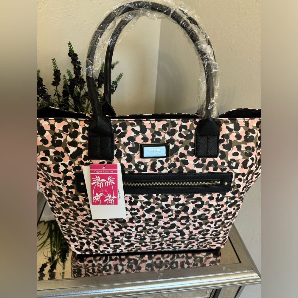 NWT Trina Turk leopard Print Tote with adjustable strap